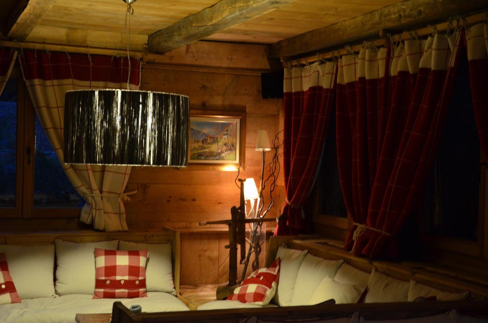 Chalet Svizzero Courmayeur Exterior photo